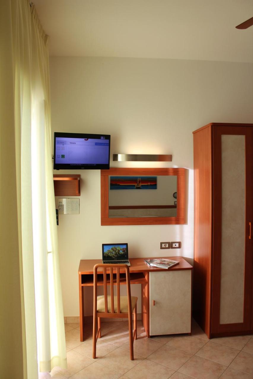 Hotel Ivana Misano Adriatico Zewnętrze zdjęcie