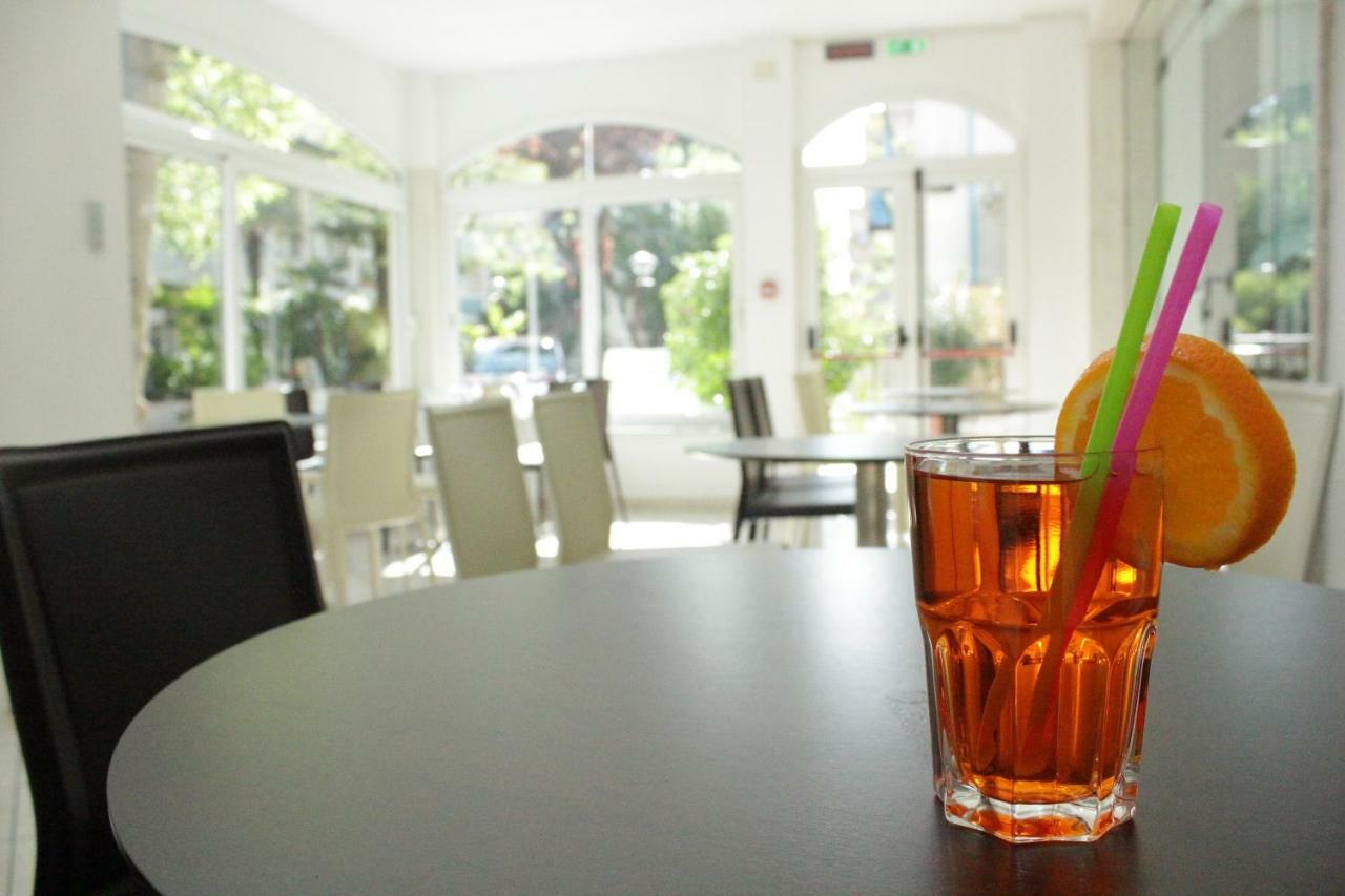 Hotel Ivana Misano Adriatico Zewnętrze zdjęcie